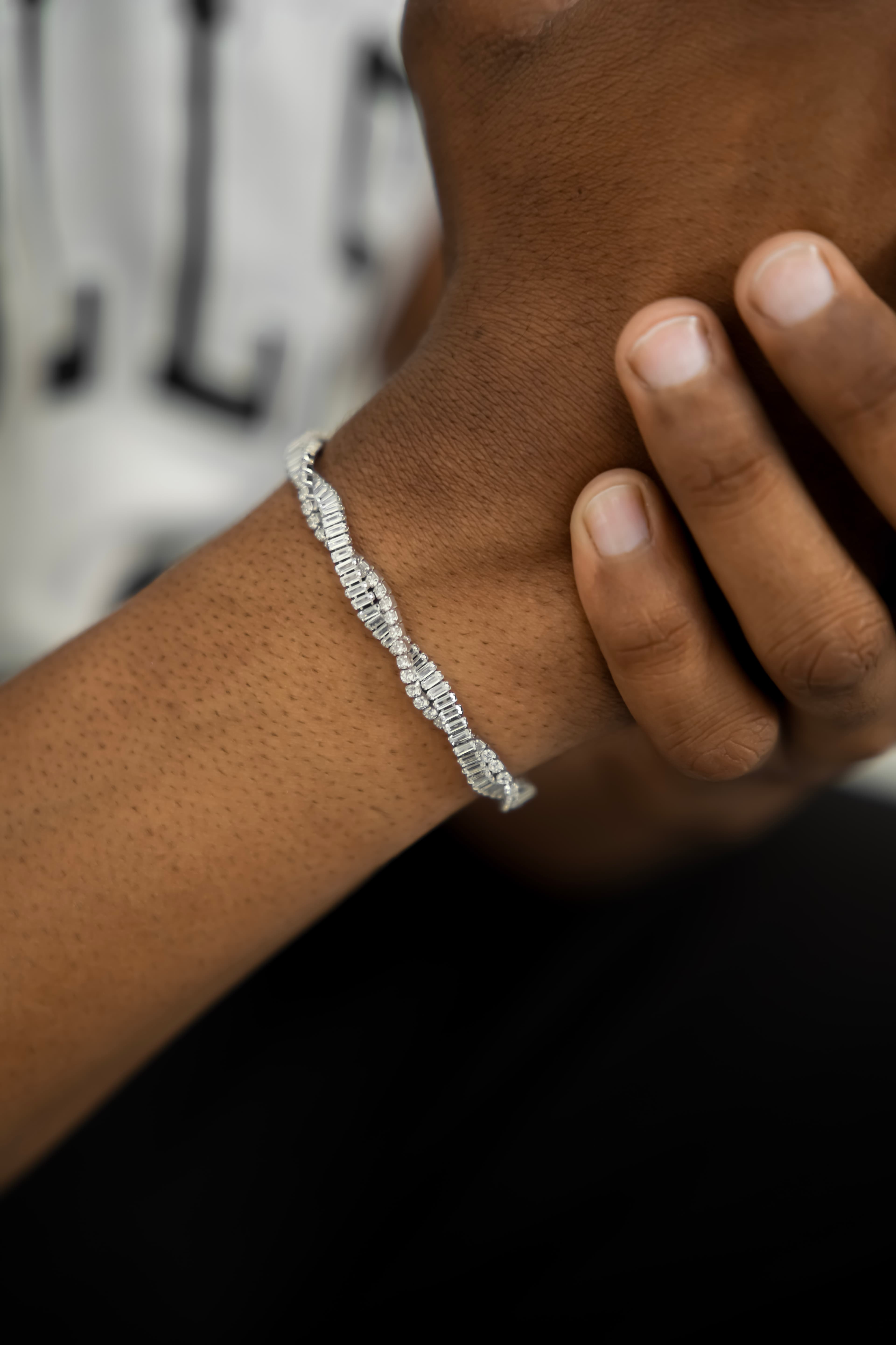 Twisted Style Bracelet with 925 Silver and Moissanite Diamonds